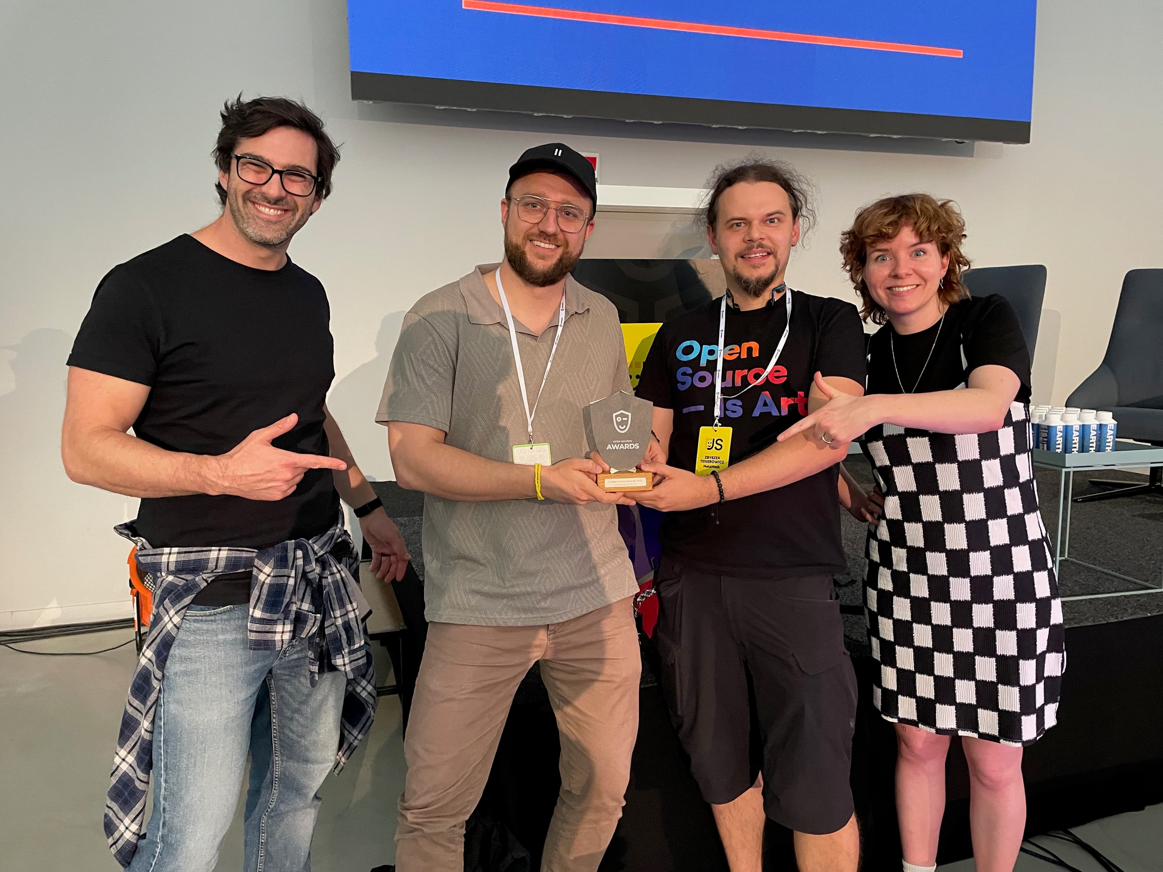 meet.js Wrocław Team Receiving Award